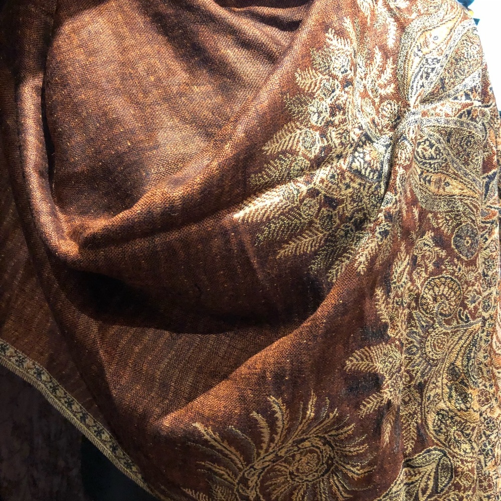 Vintage style paisley pashmina shawl